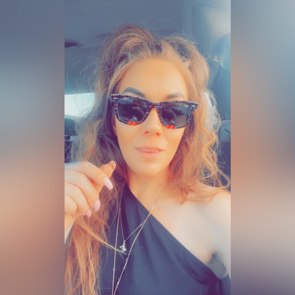 Meet your Posher, Amanda - Picture 7 of 8